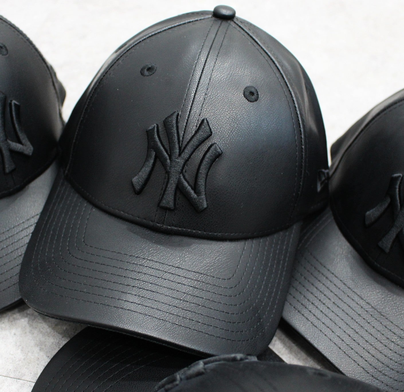 新入荷 海外モデル NEW ERA NY ヤンキース 9FORTY レザーキャップ
