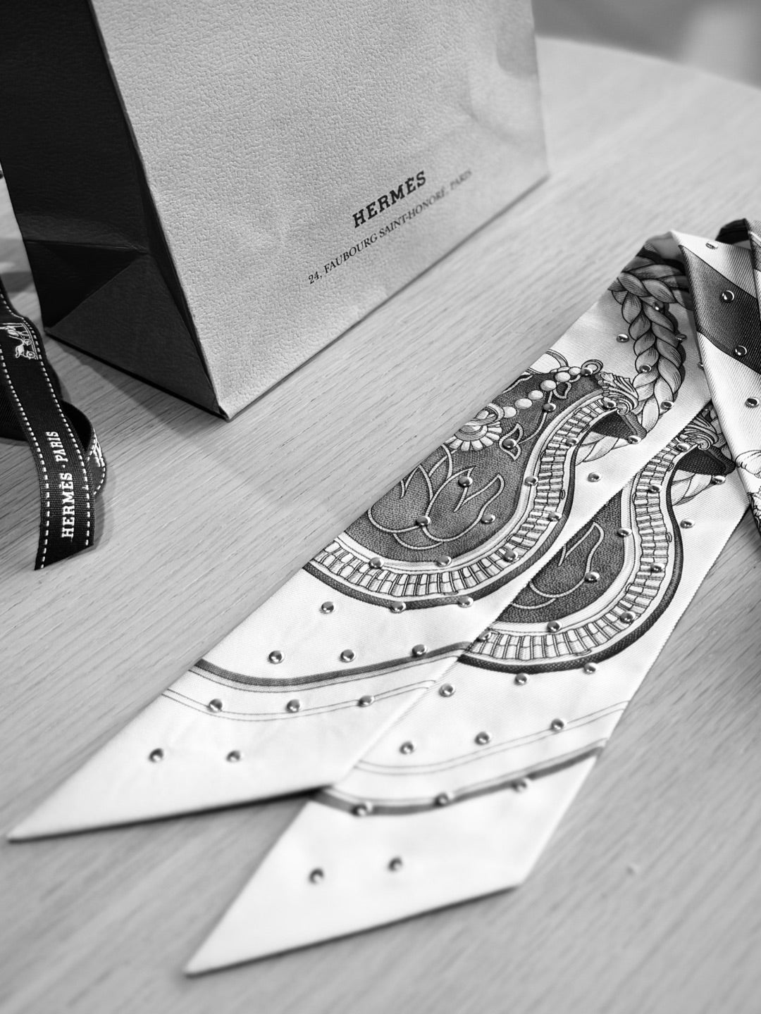 一目惚れしたエルメス 2024AW 限定スタッズ付きツイリー | ゆきこ：1