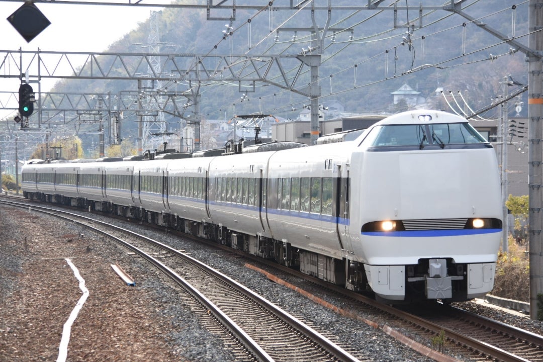 上部ヘッドライトが特徴の683系4000番台最終増備車です | ぐーさんの