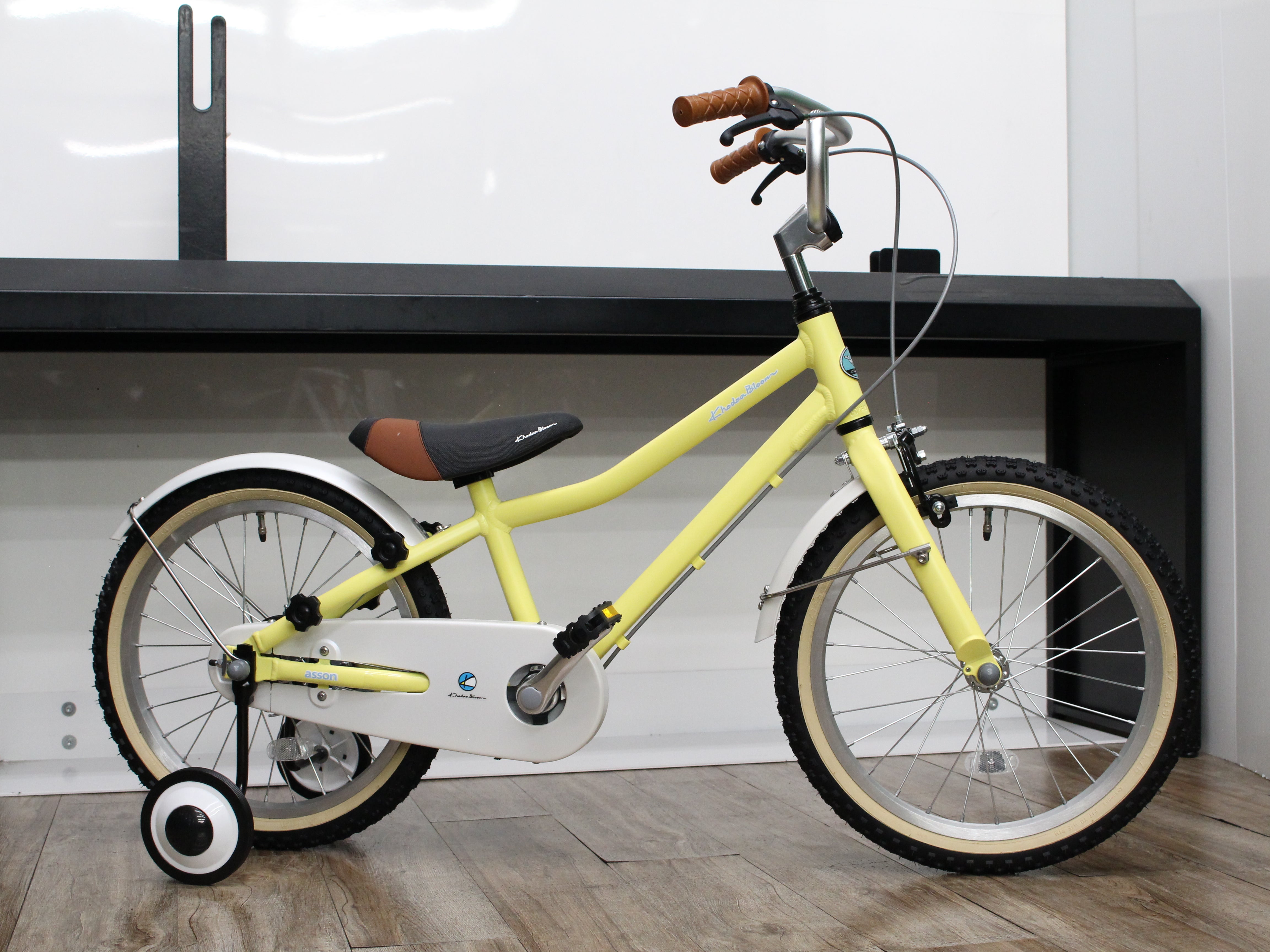 寄り添う18インチ自転車。KhodaaBloom asson K18！ | 伊丹のカンザキブログ
