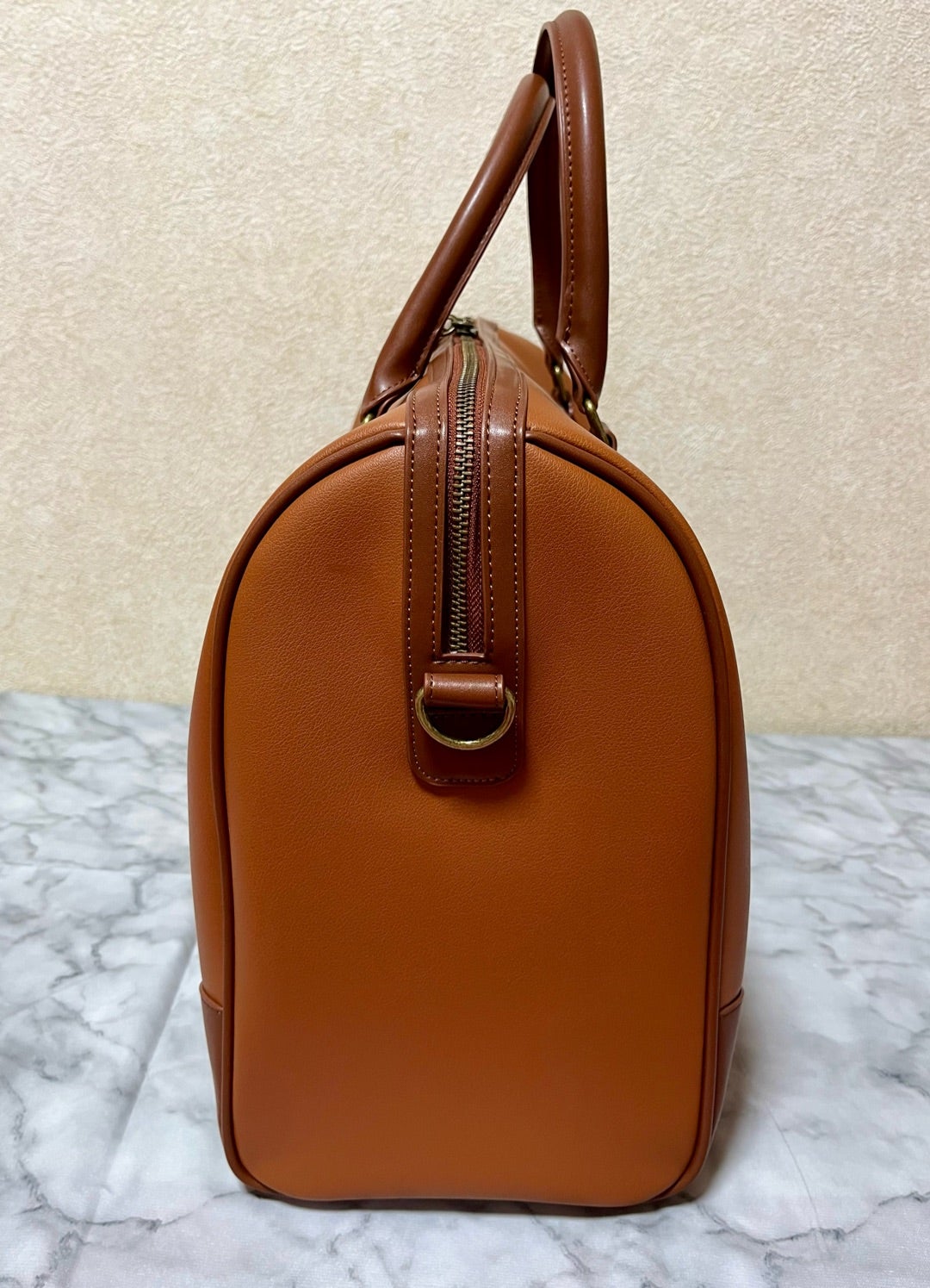 ダッフィーらしさは控えめ^^;20周年のボストンバッグ | ディズニー