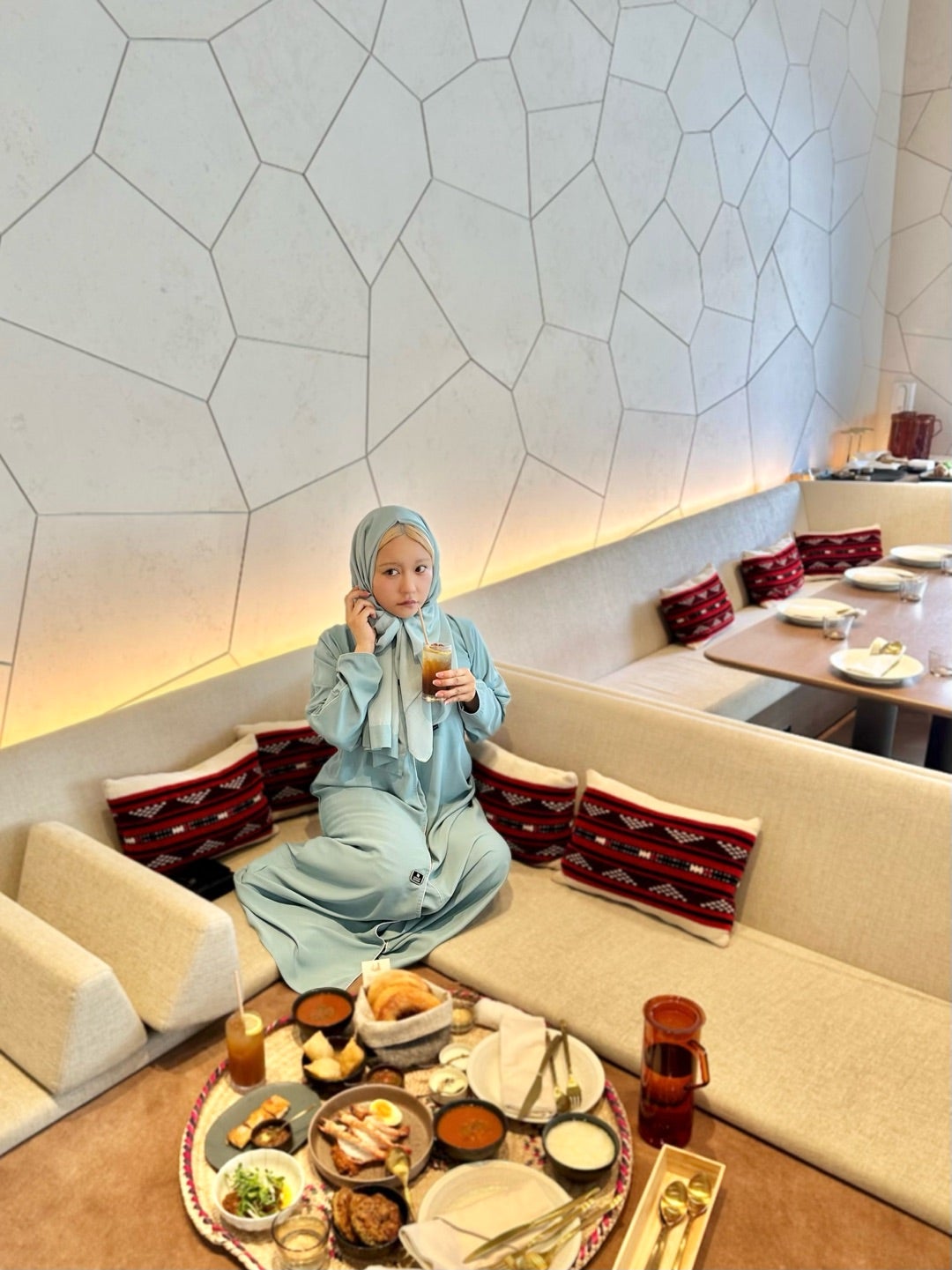 大阪関西万博】サウジアラビア館の難関レストラン「irth」にアバヤで