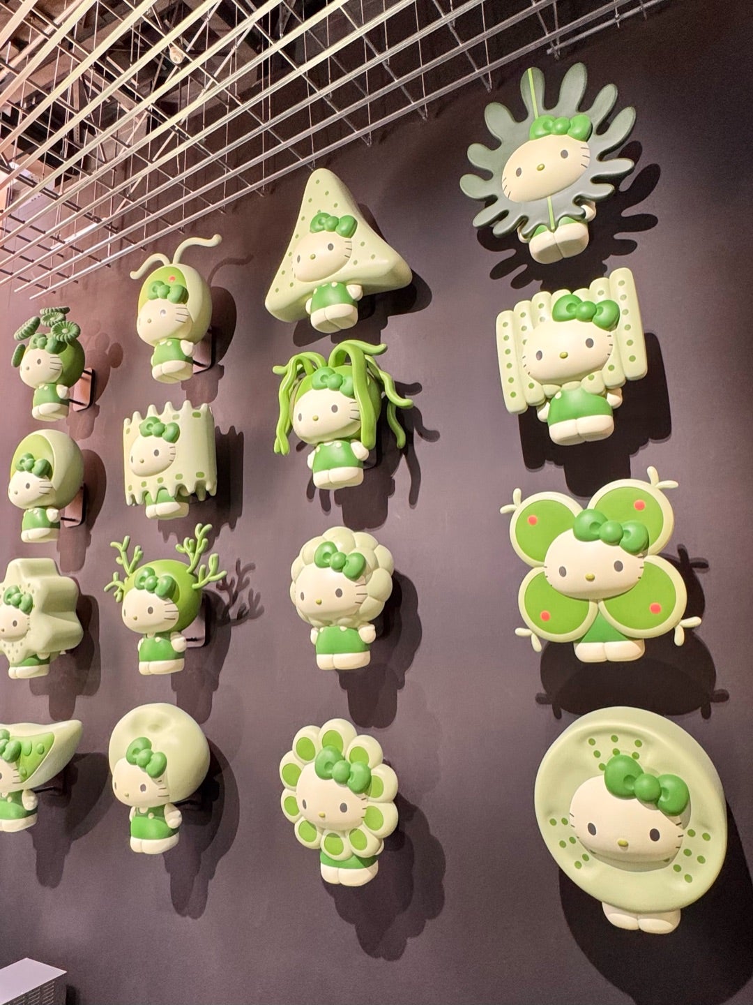 大阪万博2025日本館で藻キティピンバッチ発見！ | 日々是甘露2