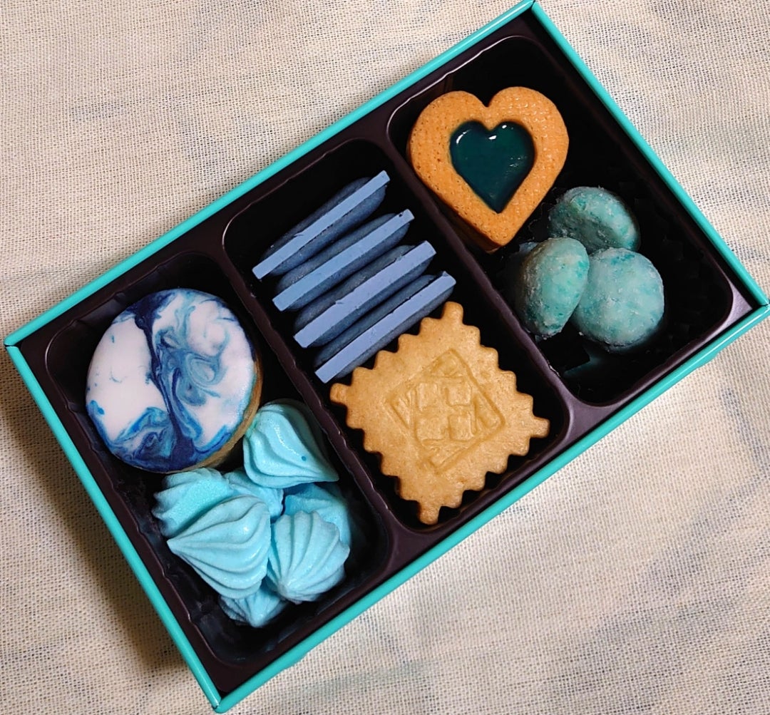 ザ ブルー」ビジュー•ブルー幸せを運ぶ色