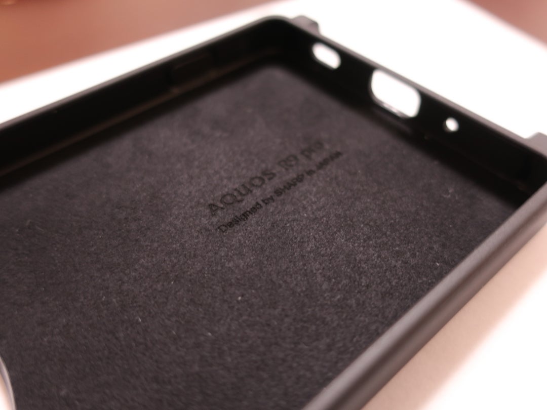 AQUOS R9 pro用 SHARP純正ショルダーストラップケース | ゾウムシのブログ