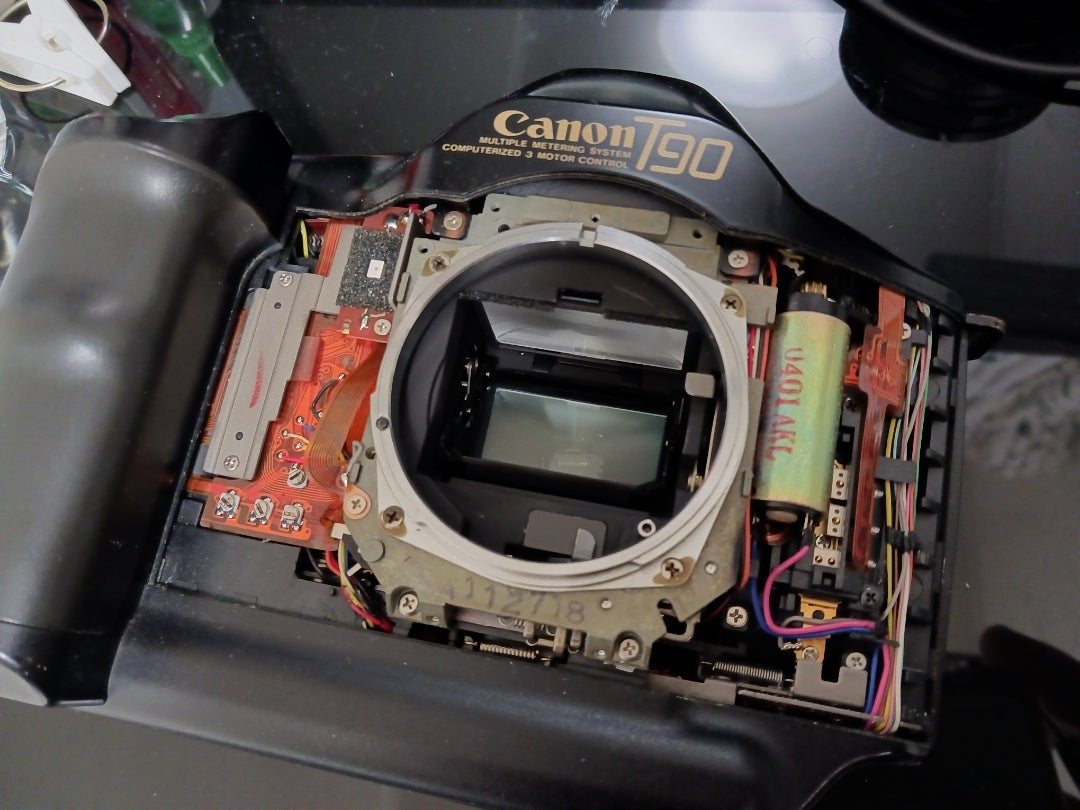 EOS登場前の怪物カメラ、Canon T90 