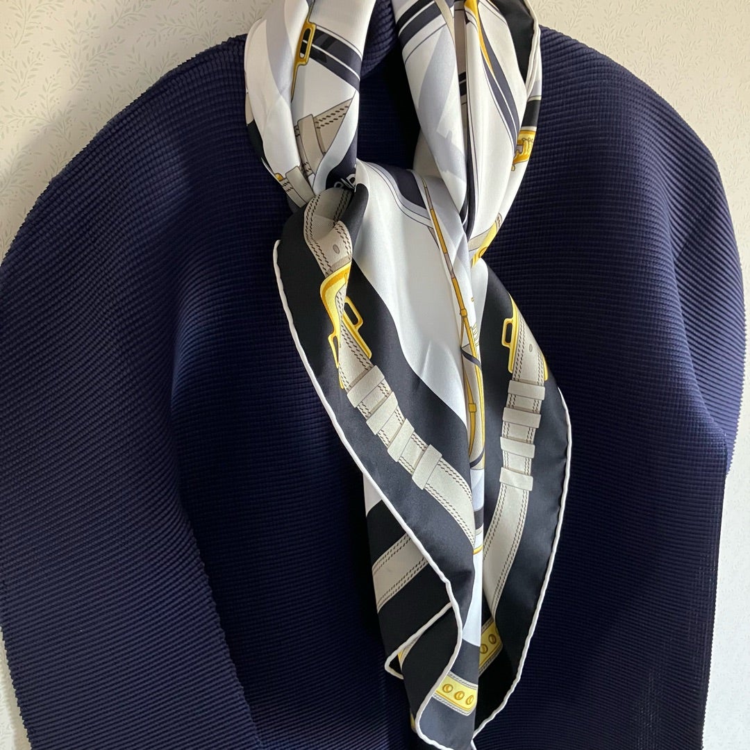 スカーフ大活躍！魅惑のネイビー | エルメス沼のほとりで