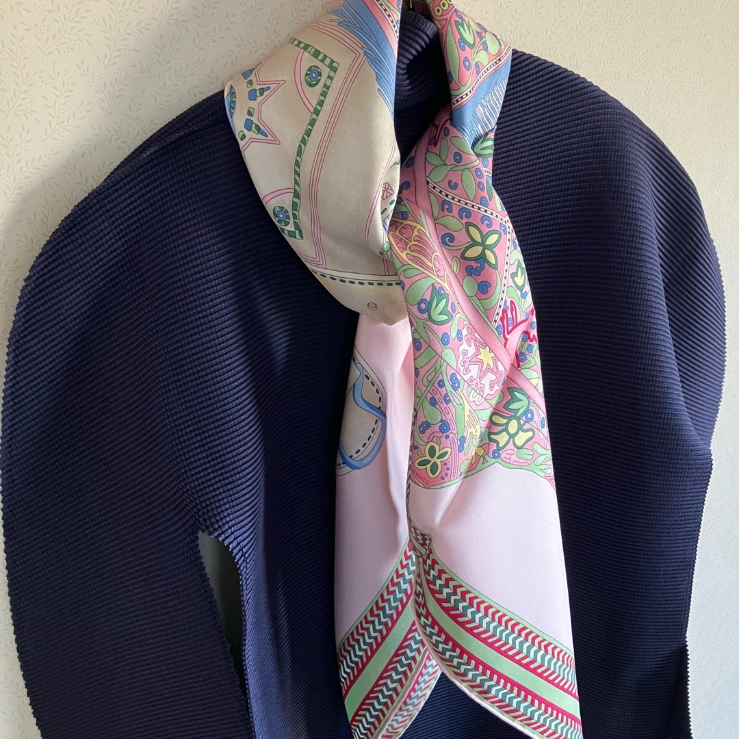 スカーフ大活躍！魅惑のネイビー | エルメス沼のほとりで