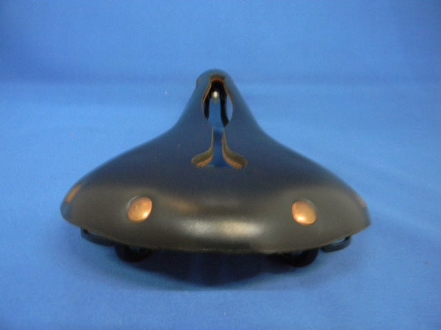 セラアナトミカの革製サドル《タイタニコ エックス》を