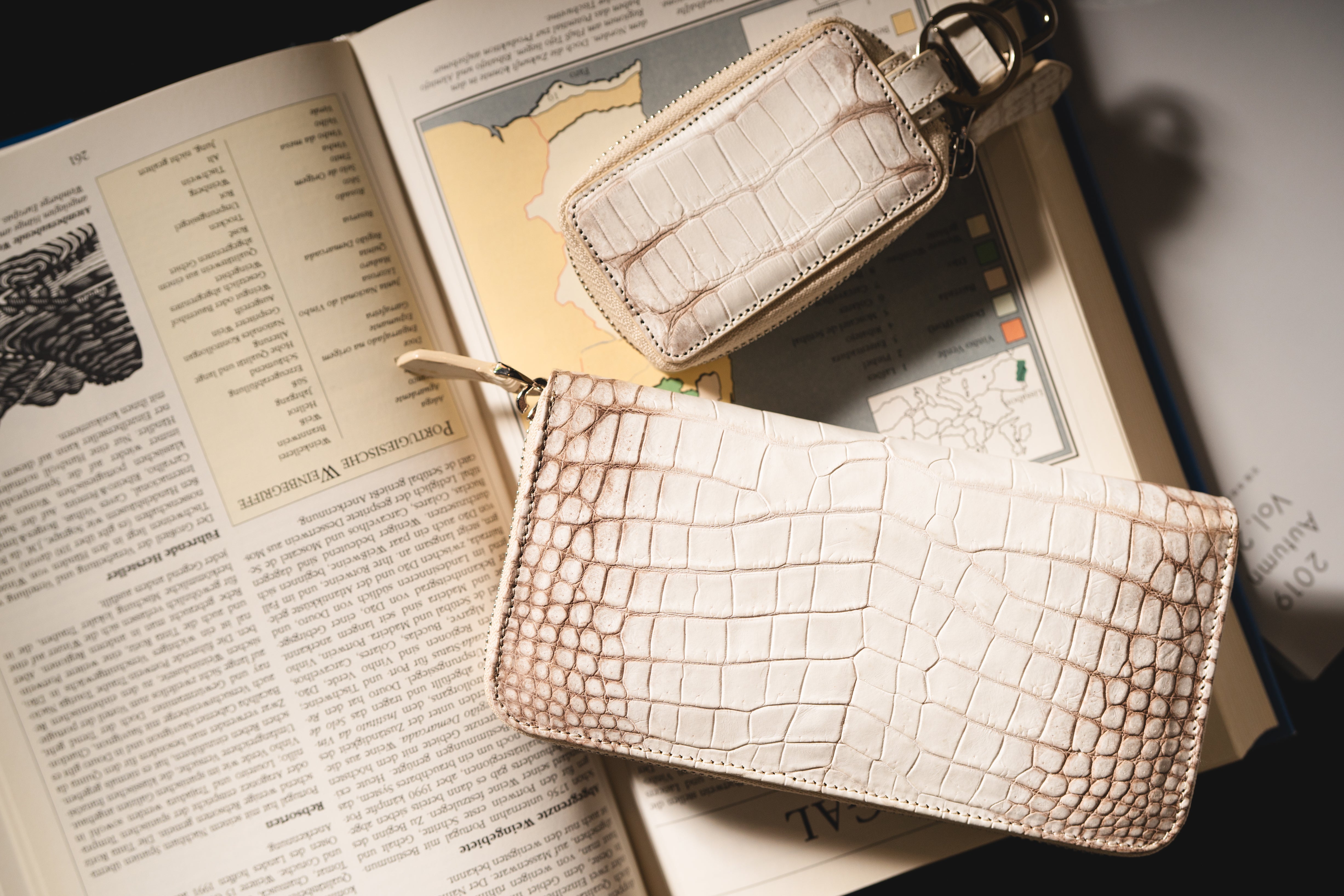 希少クロコレザー”で仕立てた長財布＆キーケースがこの値段で【5色で