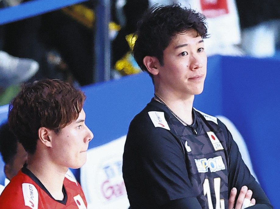バレー日本代表・高橋藍、石川祐希と試合中に見つめ合う？ショットを