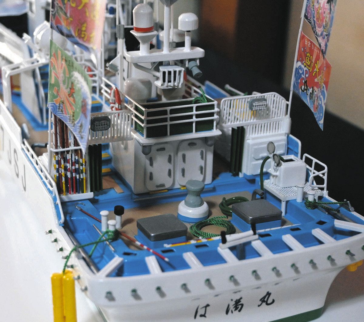 カツオ漁船を紙で緻密に再現 10日から、尾鷲で杉本さんのクラフト展
