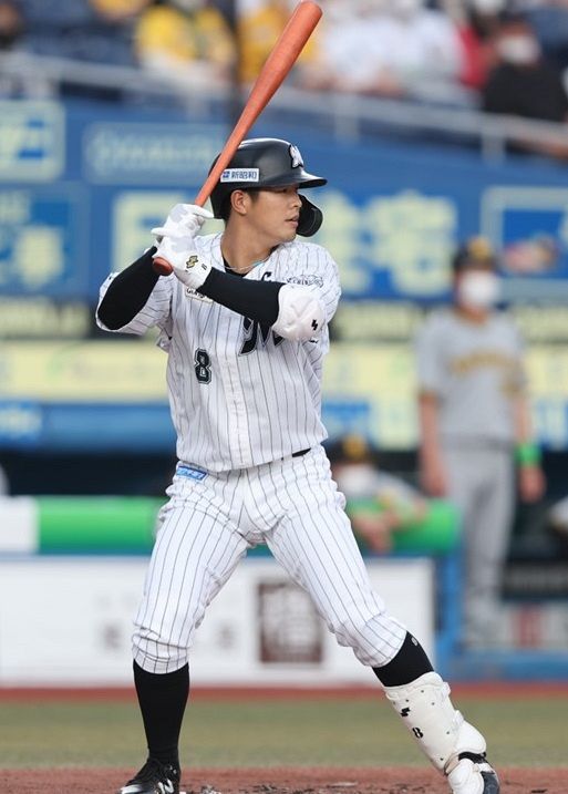 ロッテ】ふるさと納税返礼品に中村奨吾ら選手着用ユニホーム、直筆