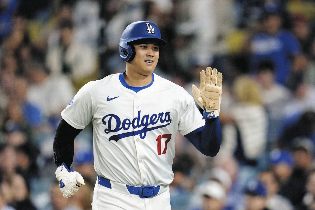 大谷翔平、42号先頭打者弾で「デコピンポーズ」連発！翔平＆「デコピン