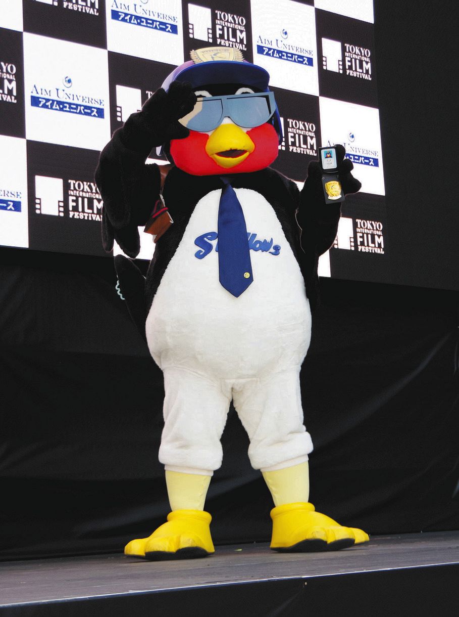 つば九郎がプロポーズ快諾！東京国際映画祭の「つばめ刑事」上映