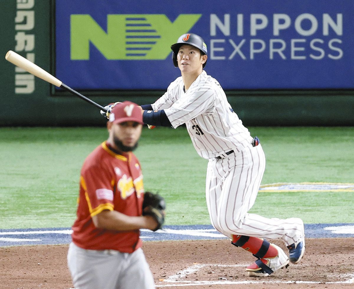 広島・坂倉将吾、2点追う6回に反撃の大会初本塁打となるソロアーチ【侍