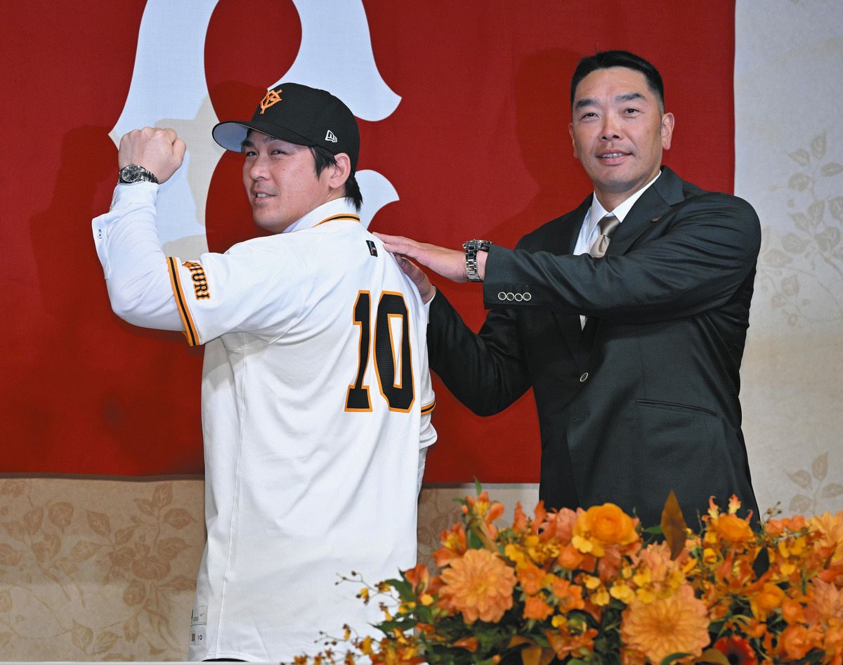 ソフトバンク巨人甲斐拓也ユニホーム