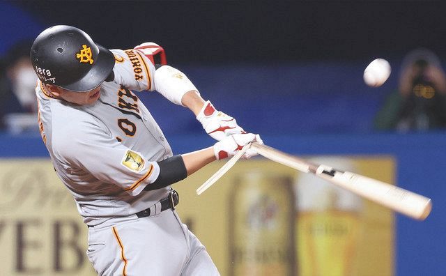 巨人・坂本バット折りながら右前打 残り19試合…2000安打まであと18