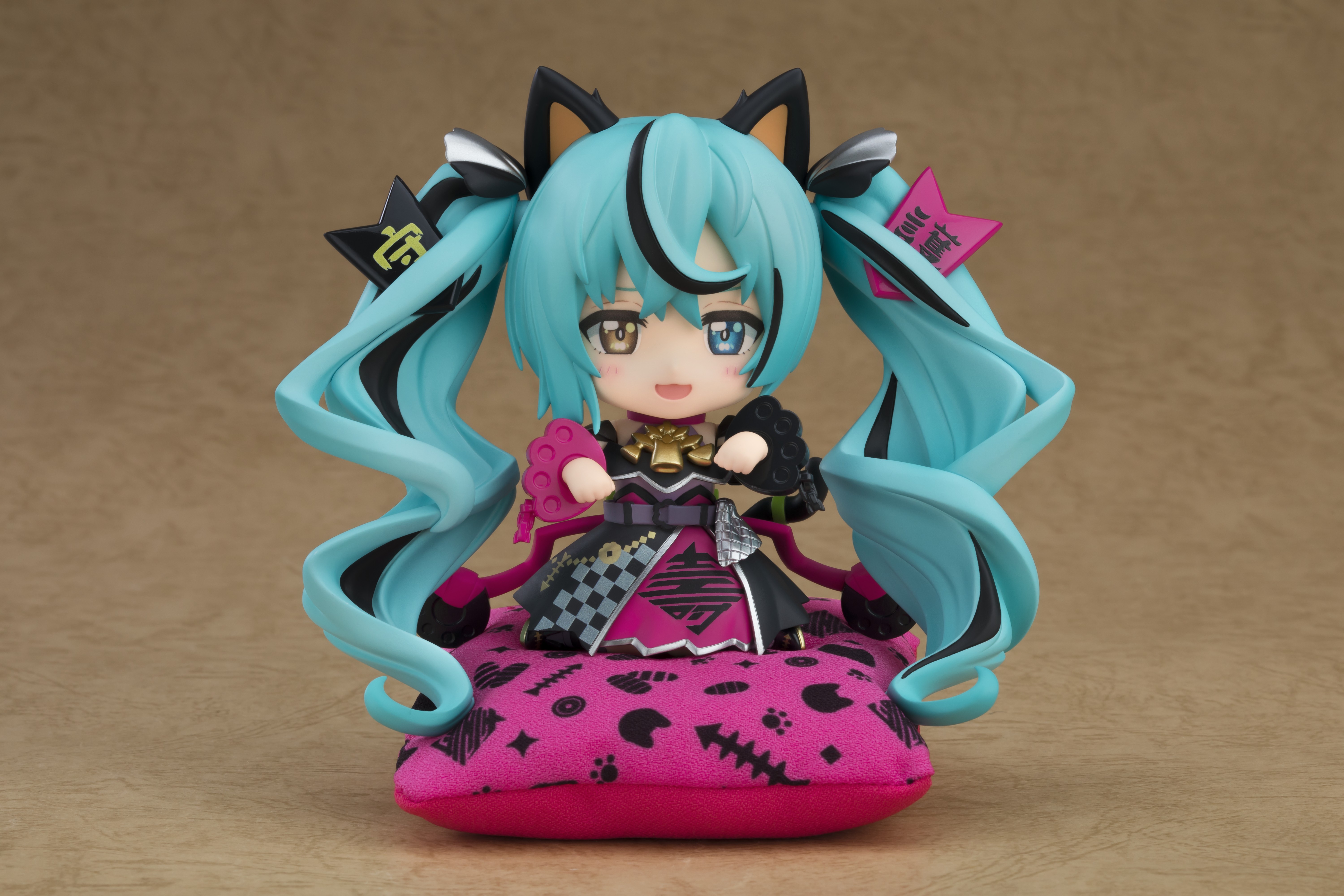 ねんどろいど 初音ミク 黒招きミクVer./招きミクVer.｜キャラアニ.com