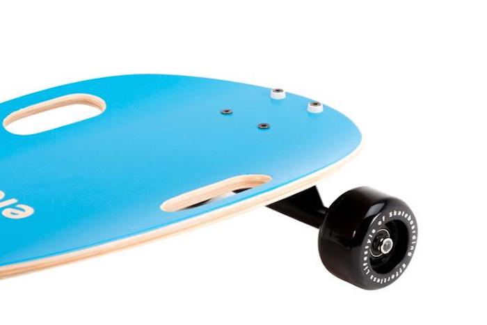 PCサイズのスケボーで移動って、ちょっとオシャレじゃない