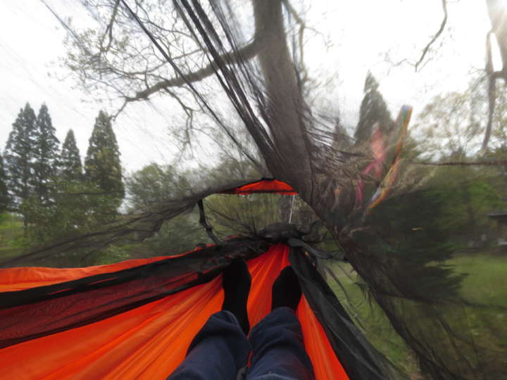 軽くて寝心地抜群！虫の心配もいらない「DDトラベルハンモック