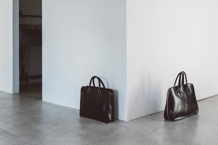 デキる大人にふさわしい希少な高級コードバンのブリーフケース