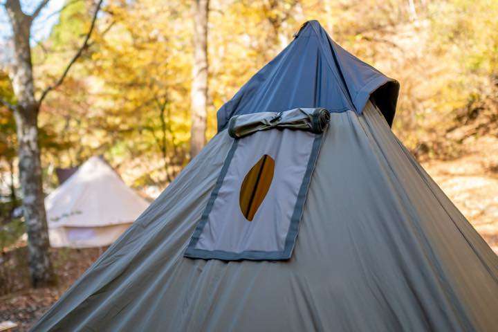 薪ストーブの煙突用穴付き四角形のワンポールテントが誕生