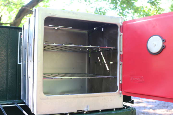 キャンプでパンやケーキを焼けるコールマン「キャンピングオーブン
