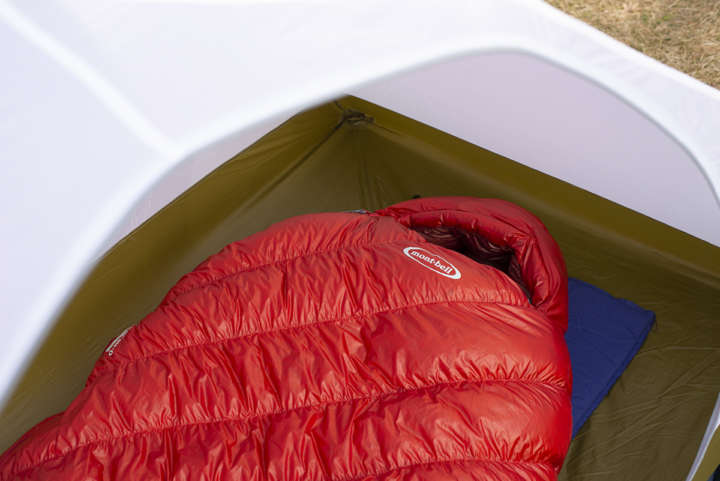 ぬくぬくで広々！モンベルのダウンシュラフで冬キャンプの睡眠が快眠に