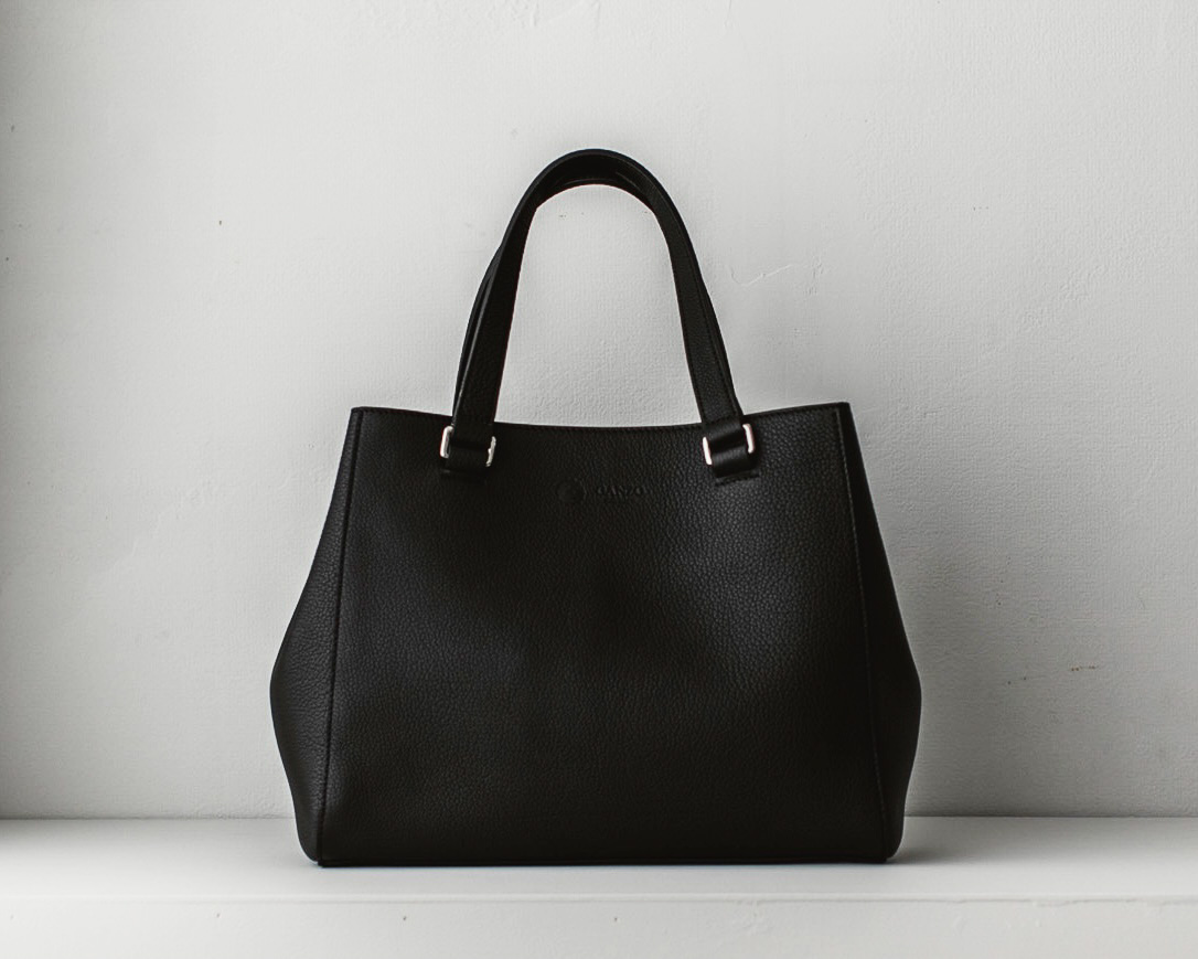 GANZOの新作は世界最高峰のカーフレザーを使った大人トート