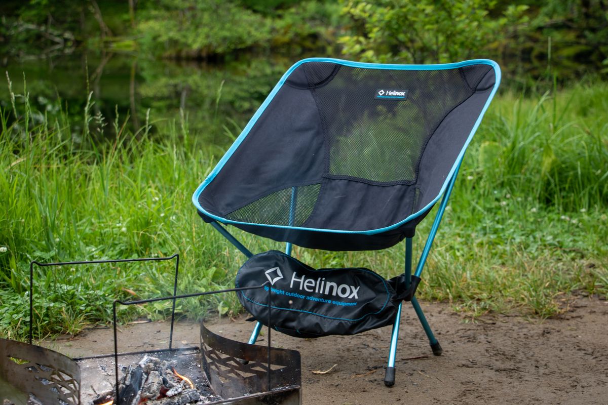 キャンプ用コンパクトチェアの革命児、ヘリノックス「チェアワン」の