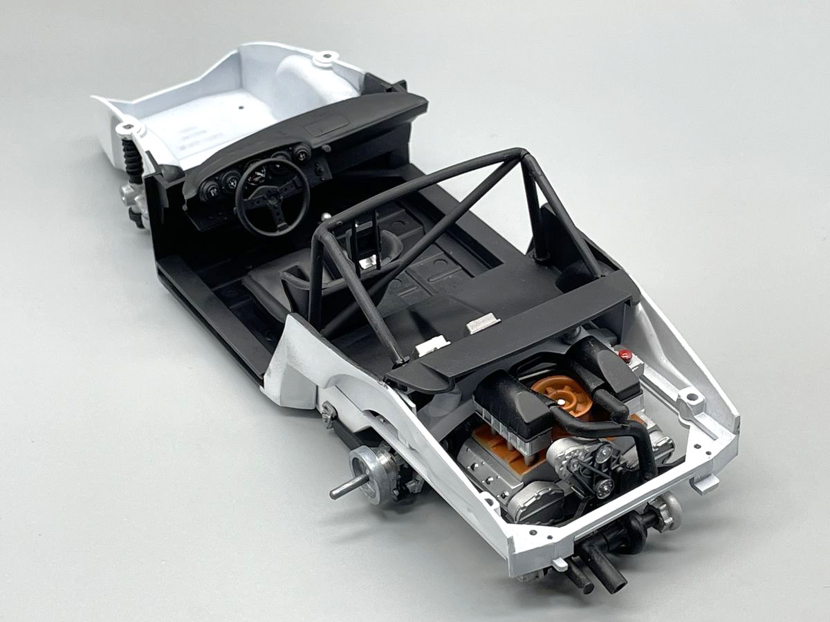 さらなる光沢仕上げを目指す「ボディのクリアー塗装＆研ぎ出し」を解説