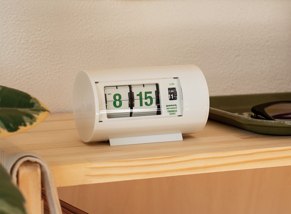 pencoの「パタパタ時計」新色はオフホワイト×グリーンでレトロ感増し
