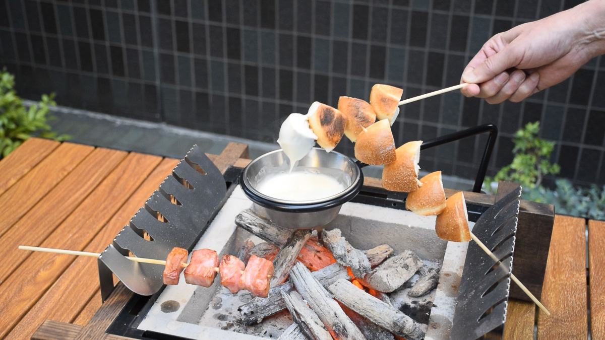風情ありすぎ！ 炭火焚き火OKのリアルガチな卓上