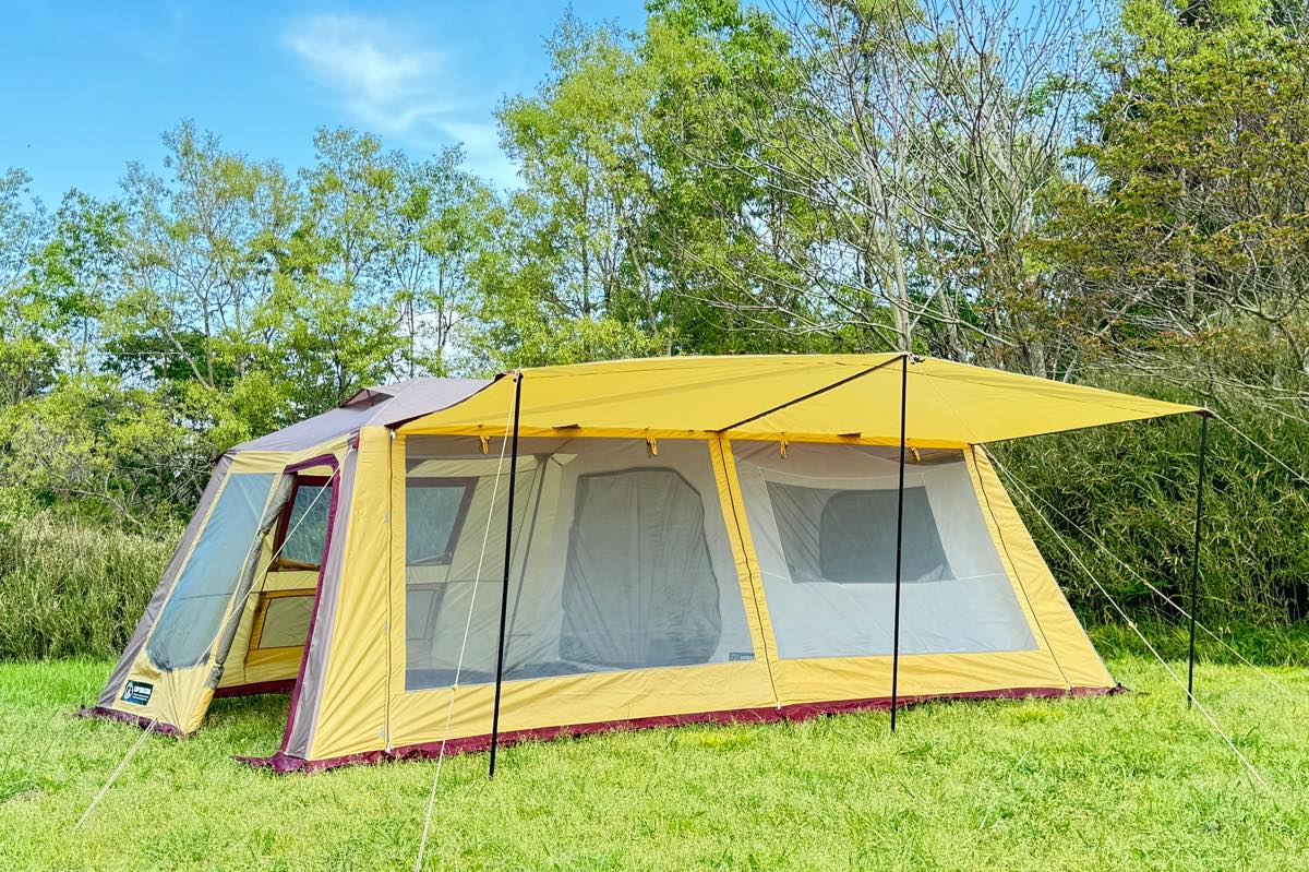 キャプテンスタッグの90年代ロッジ型テントが現代風にアップデート