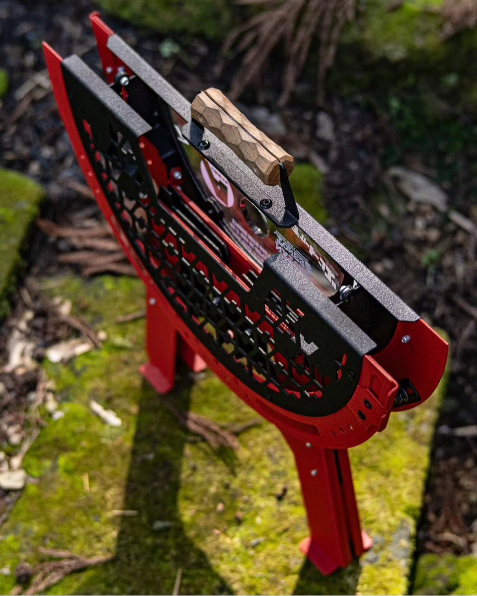 ギアを置いたり引っ掛けたり…キャンプにうってつけな