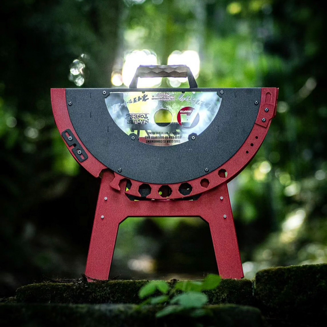 ギアを置いたり引っ掛けたり…キャンプにうってつけな