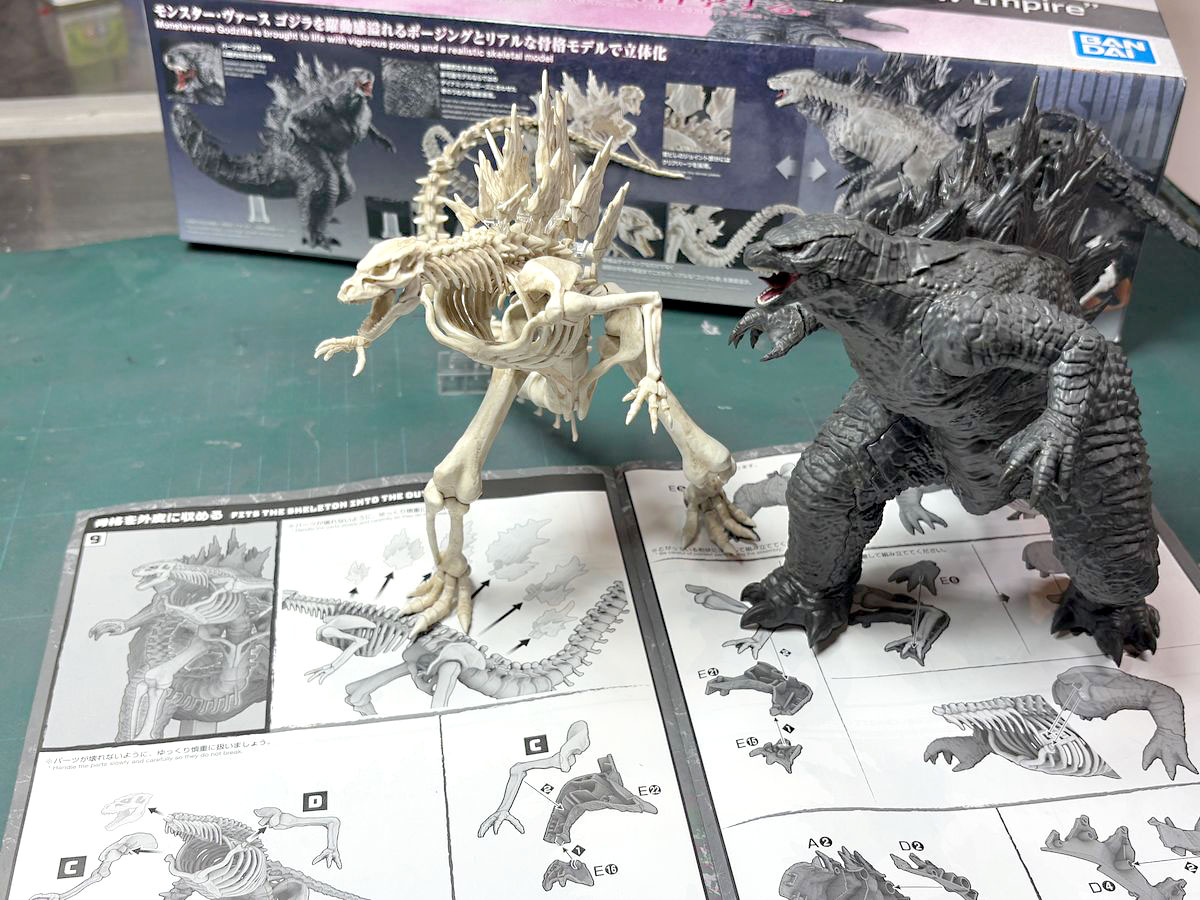完成したゴジラの骨格を外皮に収める！【達人のプラモ術＜モンスター