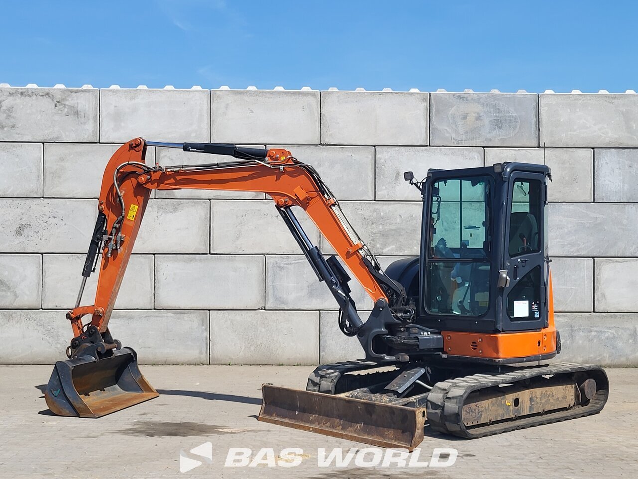 Hitachi ZX55 U-6 CLR Mini excavator <10t - BAS World