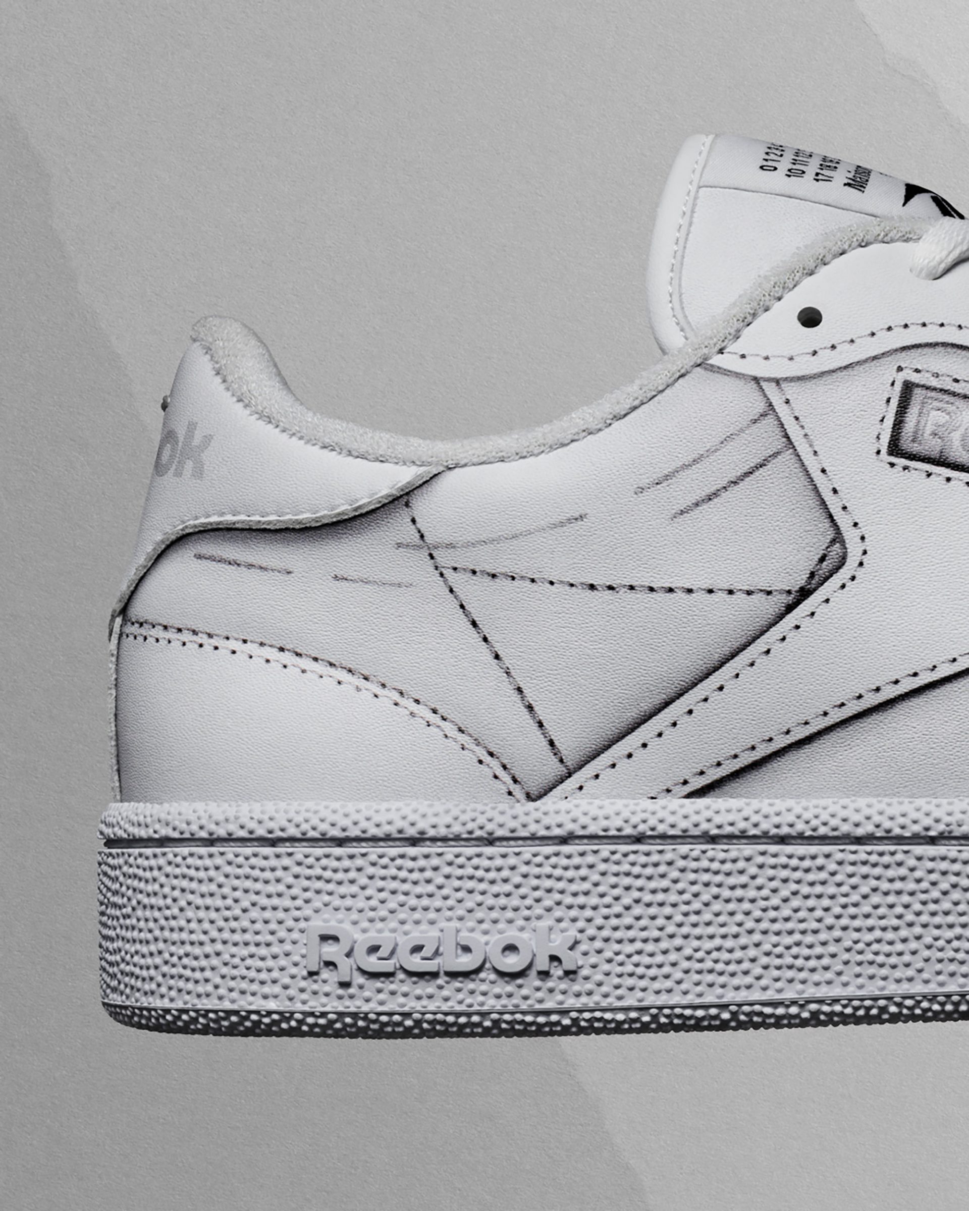 メゾン マルジェラ×リーボック、新作スニーカー｢クラブ シー メゾン