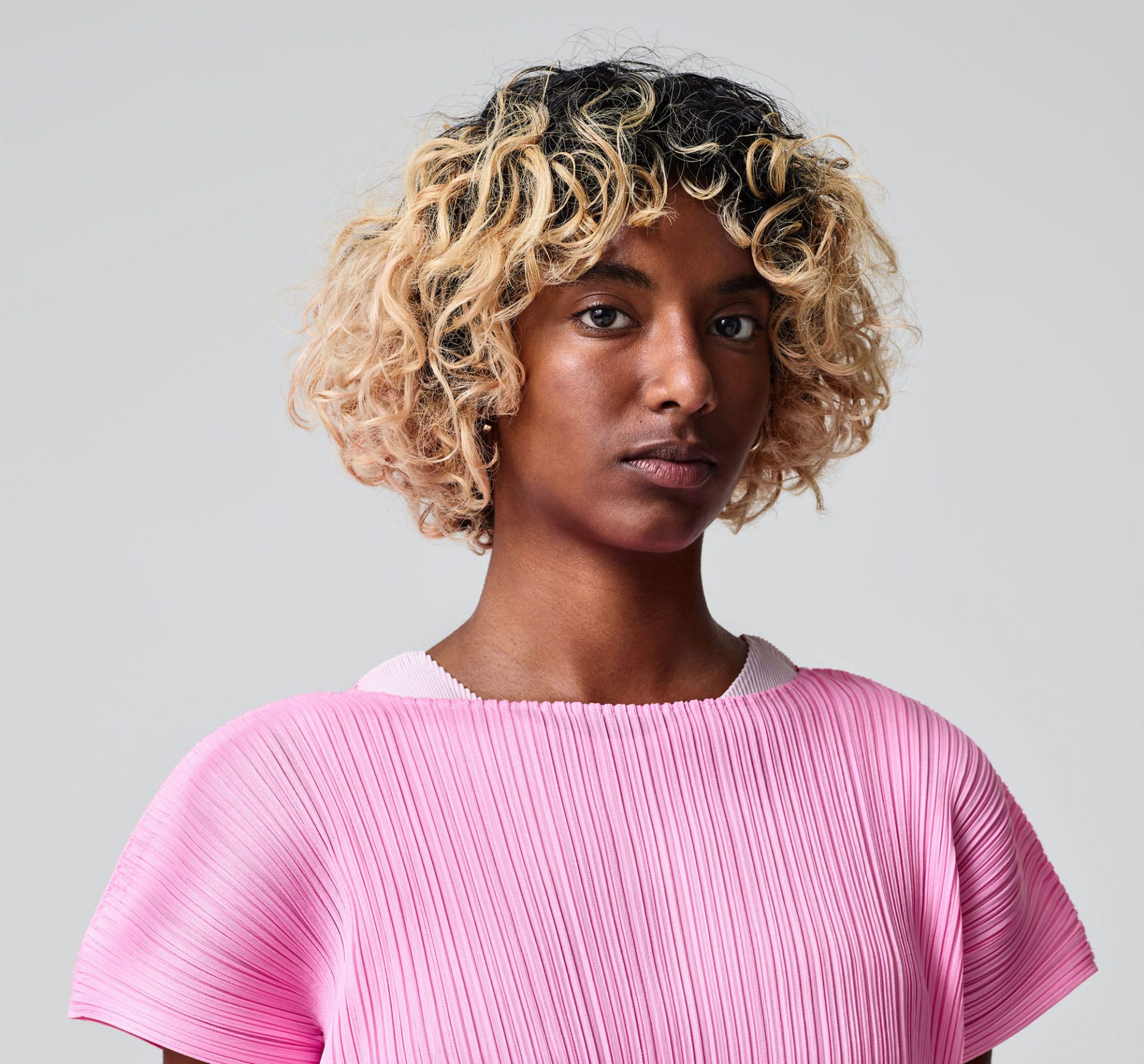 プリーツが運ぶ春の息吹。プリーツ プリーズ イッセイ ミヤケ 2022年春