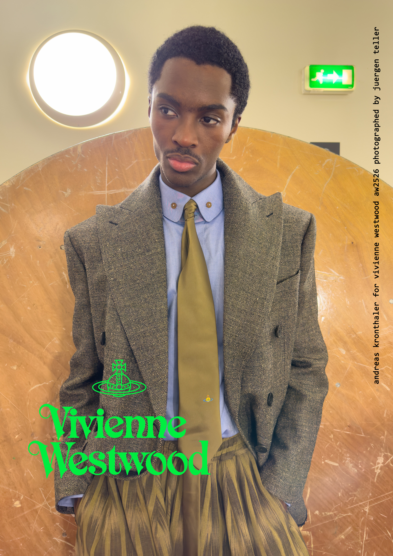 ショーの熱気を鮮やかに描き出す。ヴィヴィアン・ウエストウッドが2025