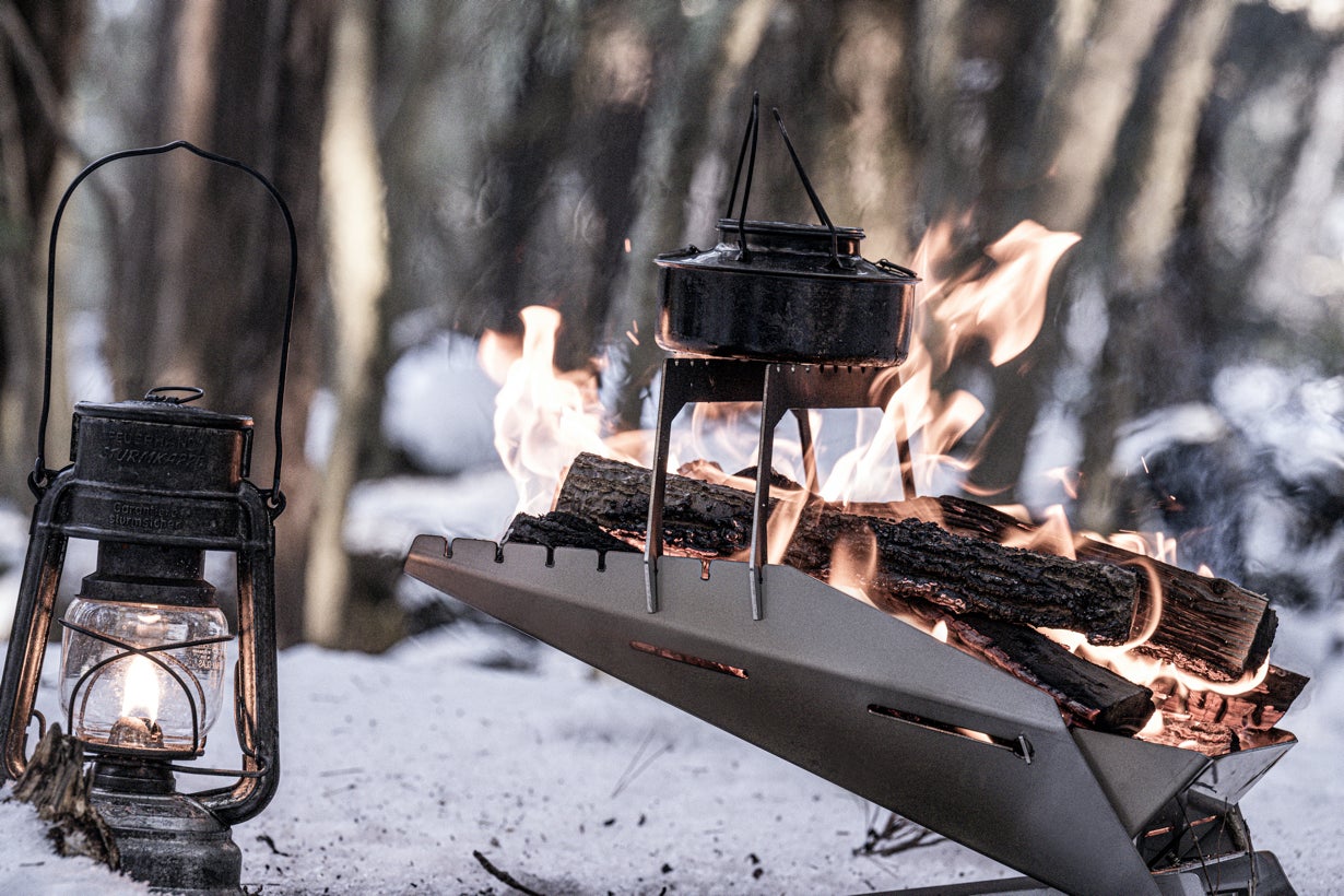 組み立て1秒、ゴトク調整◎、堅牢なつくり。一生ものの焚火台「KUBERU