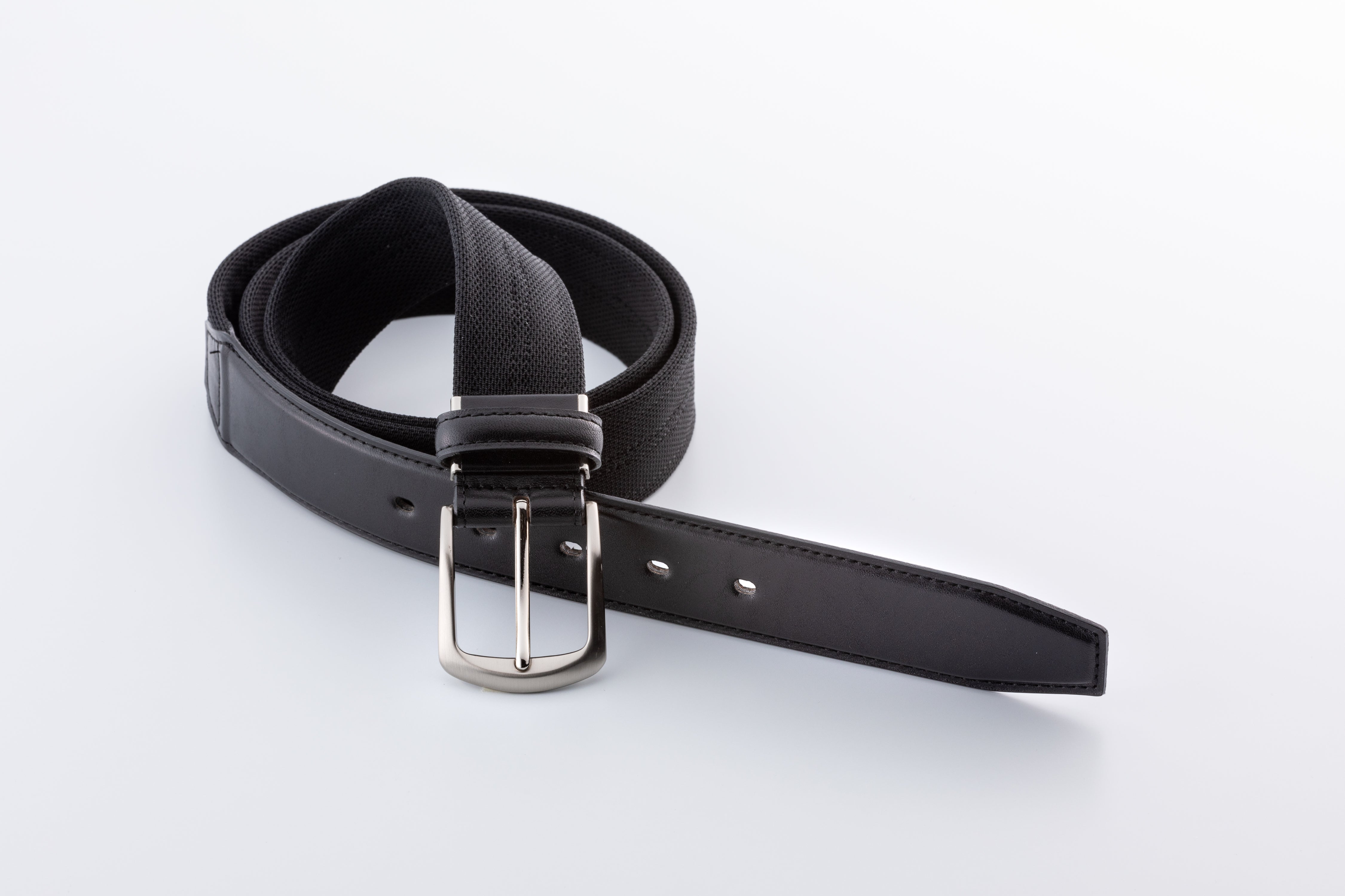 プロ野球400名の腰を守るコアエナジーから普段使いできる国産牛革