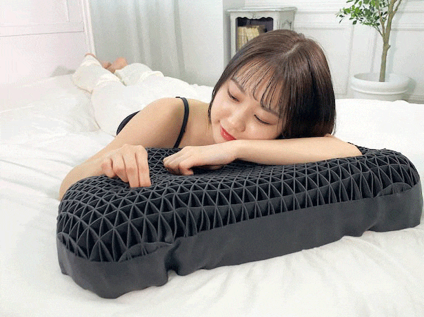 最新作】ぷにょんと密着！声がもれるほどの柔らかさ&ビッグサイズで