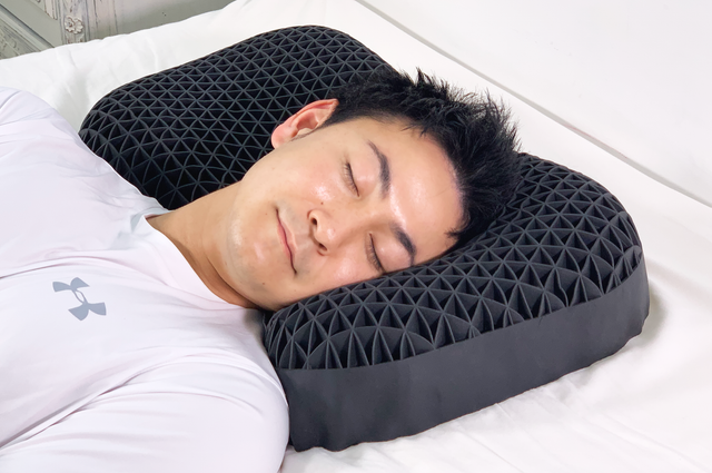 最新作】ぷにょんと密着！声がもれるほどの柔らかさ&ビッグサイズで