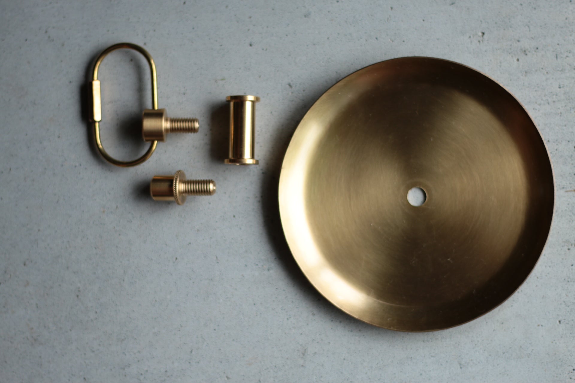 野外やお家で、蚊取り線香立てにもランプシェードにもなる真鍮の