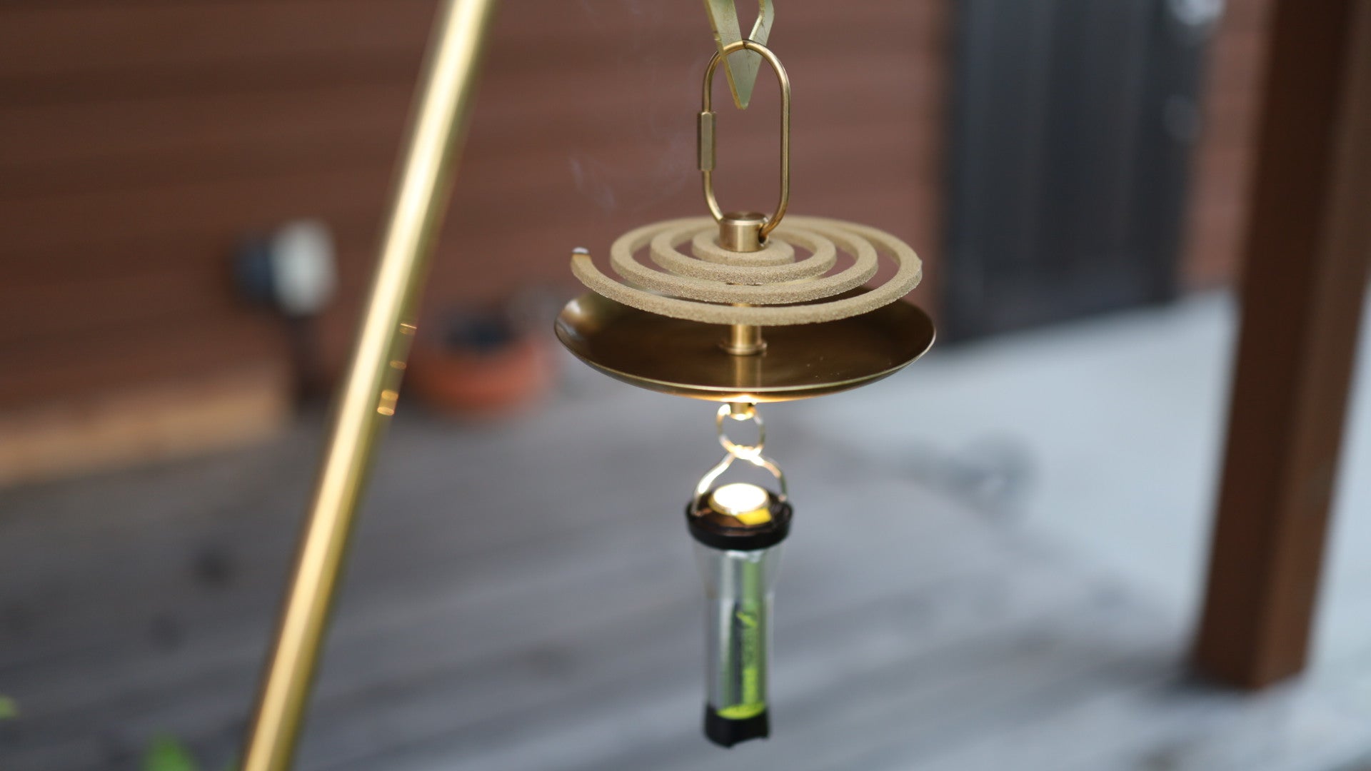 野外やお家で、蚊取り線香立てにもランプシェードにもなる真鍮の