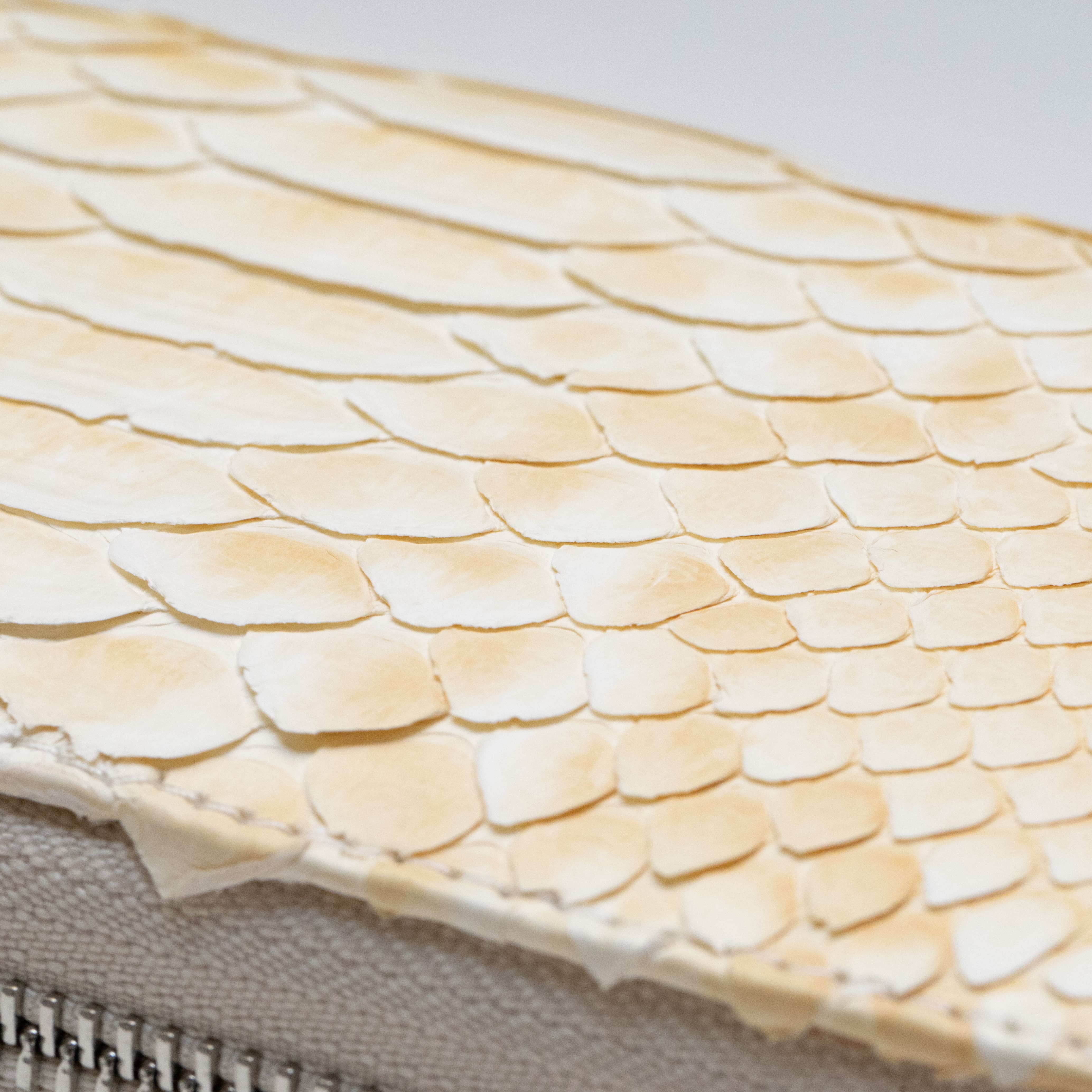 第2段】機能性重視！本格ホワイトパイソン長財布。特殊構造で日本初