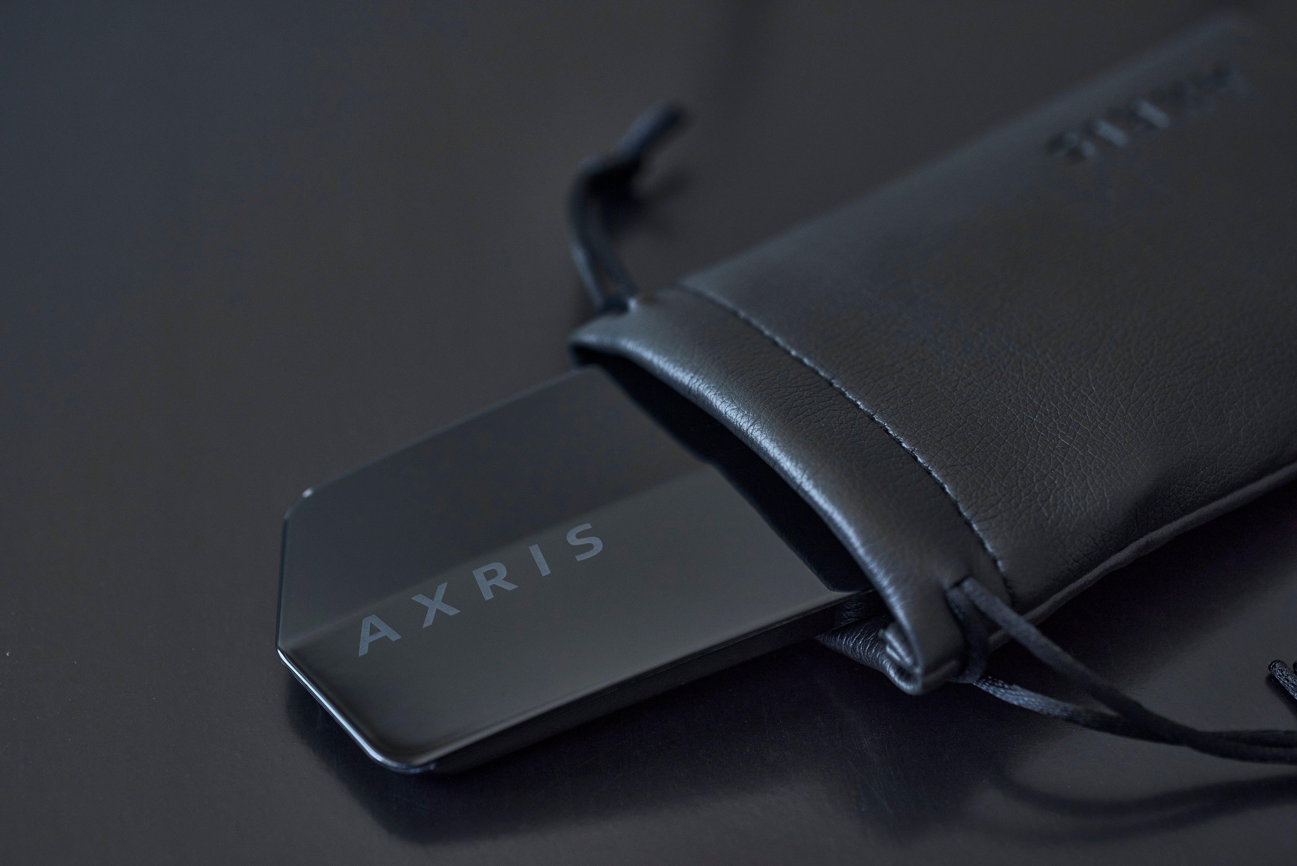 手のひらにプロの技術】毎日のスキンケアを格上げするメンズ専用美顔器